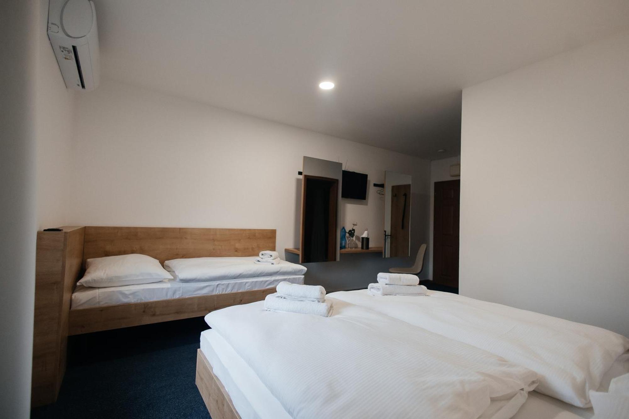 Golden Golem Hotel & Spa Prague Exterior photo