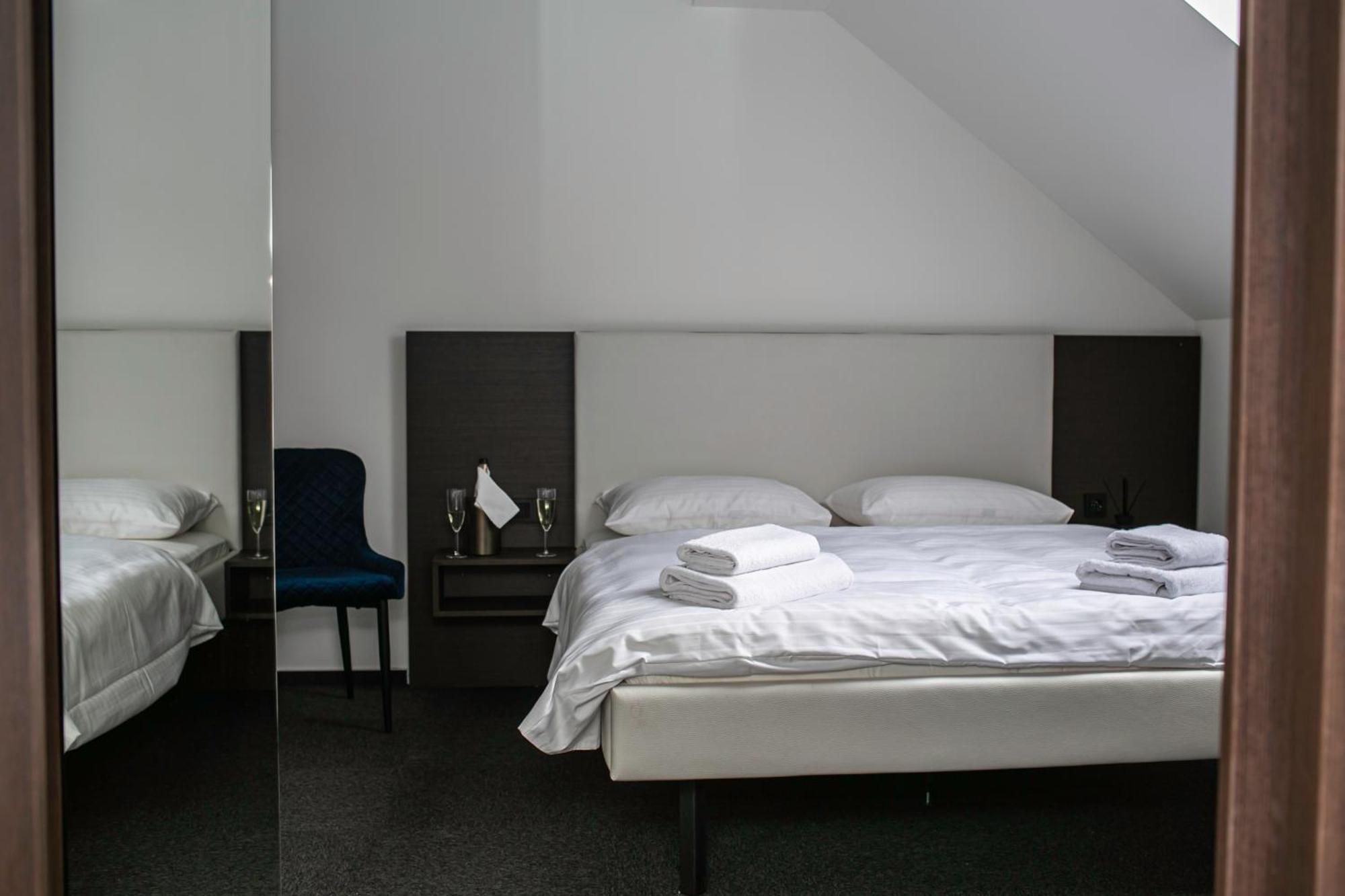 Golden Golem Hotel & Spa Prague Exterior photo