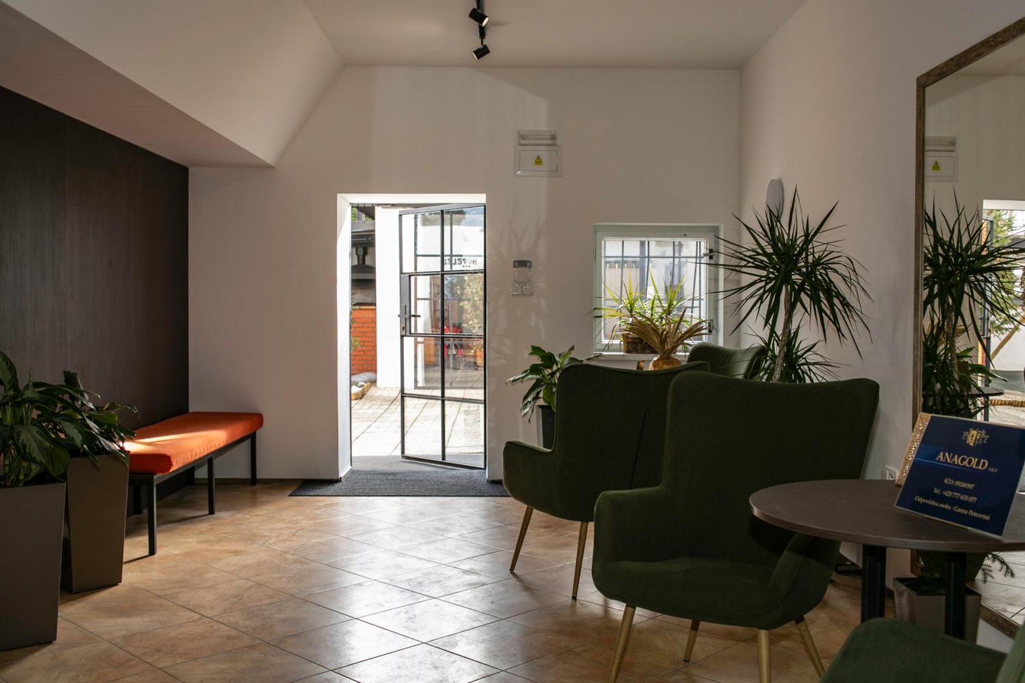 Golden Golem Hotel & Spa Prague Exterior photo