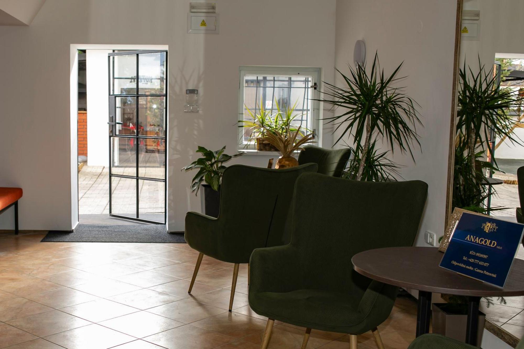 Golden Golem Hotel & Spa Prague Exterior photo